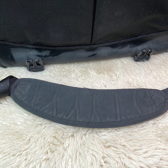 Tumi Messenger Laptop Bag - Picture 11 of 16